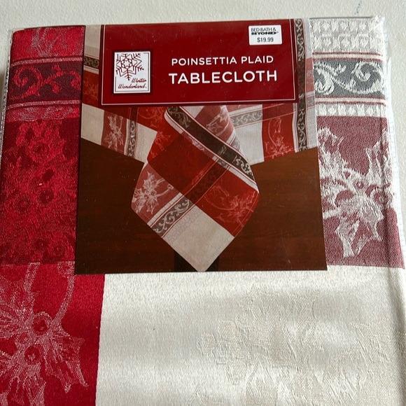 Holiday Tablecloth, new in package, Poinsettia Plaid, 70in Round - Picture 1 of 4